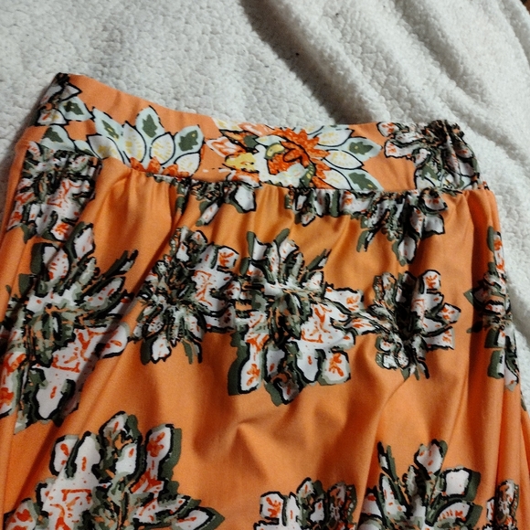 New direction skirt - Picture 2 of 3